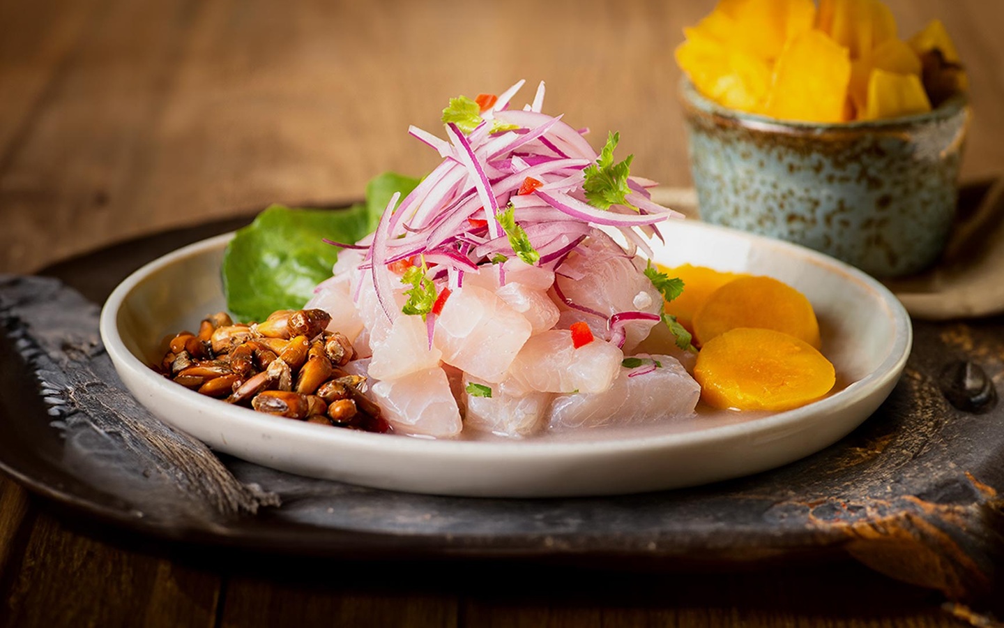 Ceviche fresco con maíz y camote